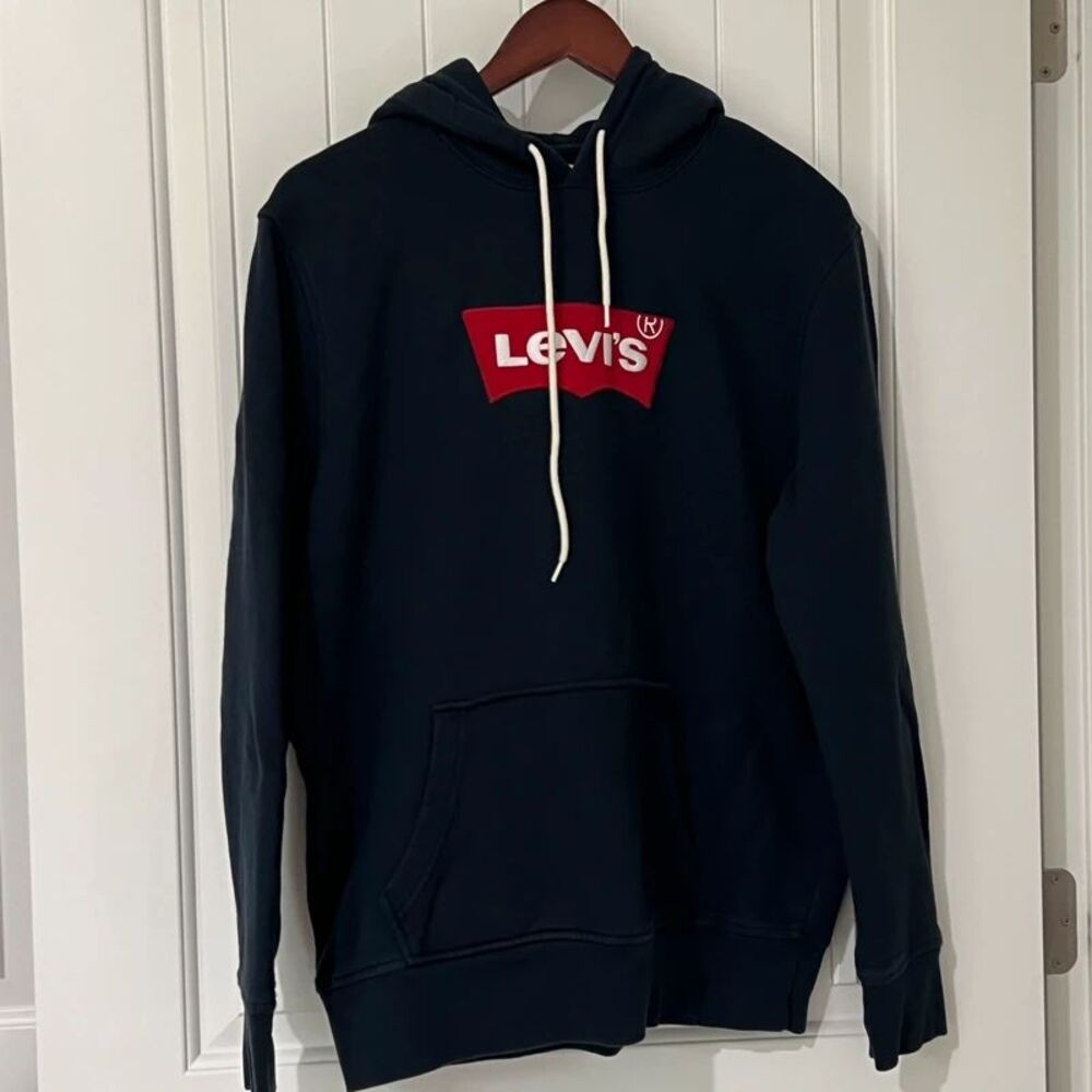 Levi’s Men’s Navy Pullover Hoodie Red Batwing Logo Patch Large